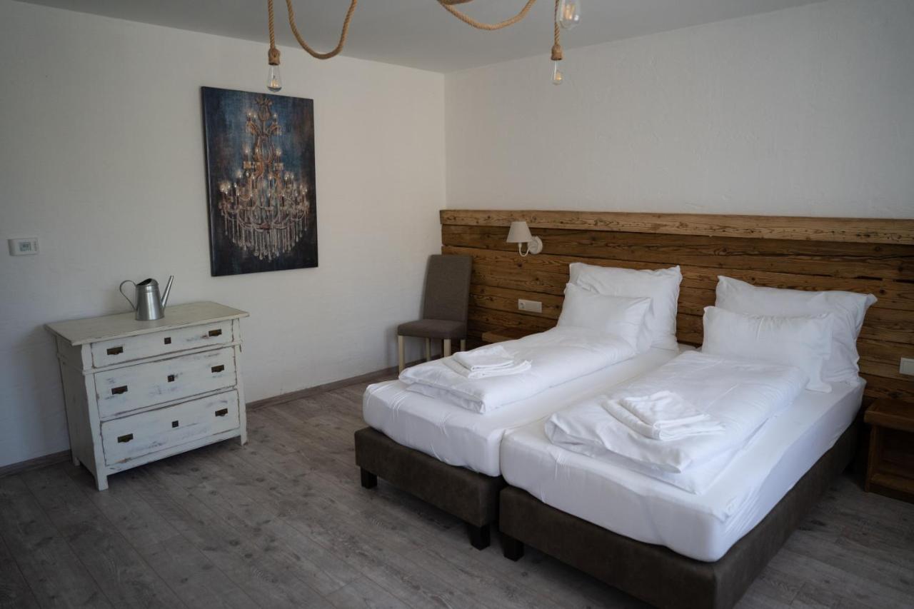 Pajta Apartman Es Vendeghaz Tata Exteriör bild