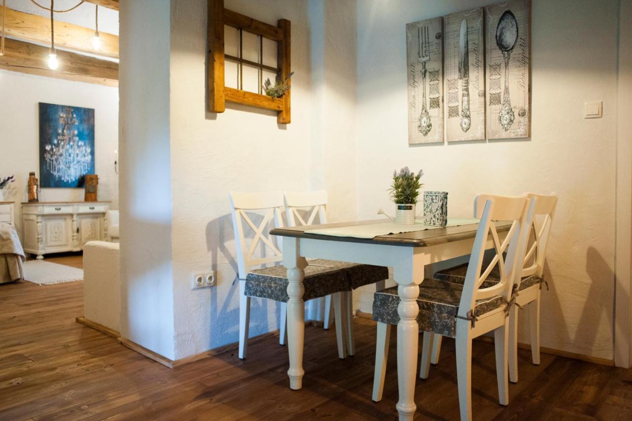 Pajta Apartman Es Vendeghaz Tata Exteriör bild