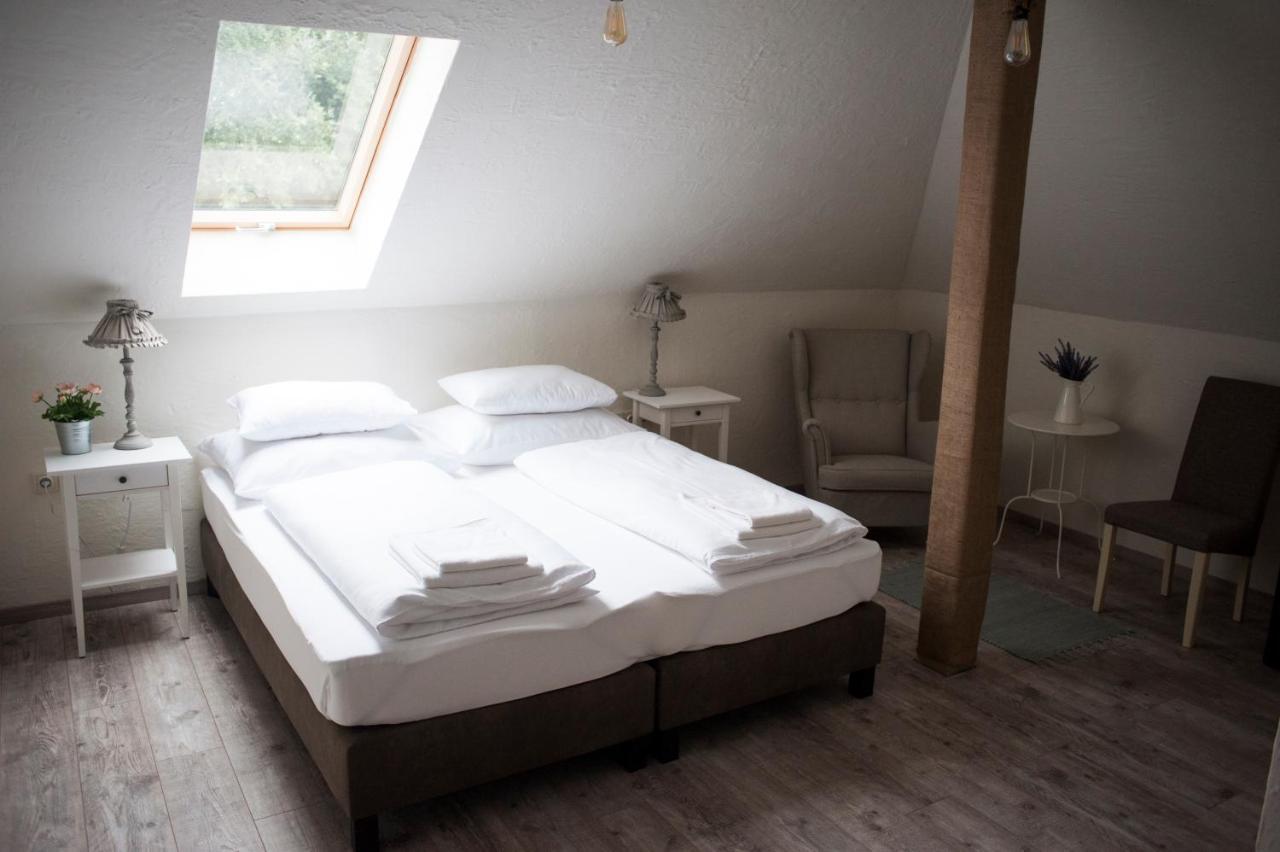 Pajta Apartman Es Vendeghaz Tata Exteriör bild